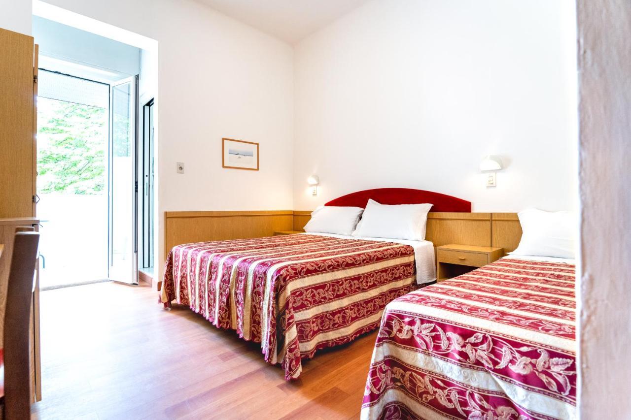 Hotel Angelus Ріміні Екстер'єр фото