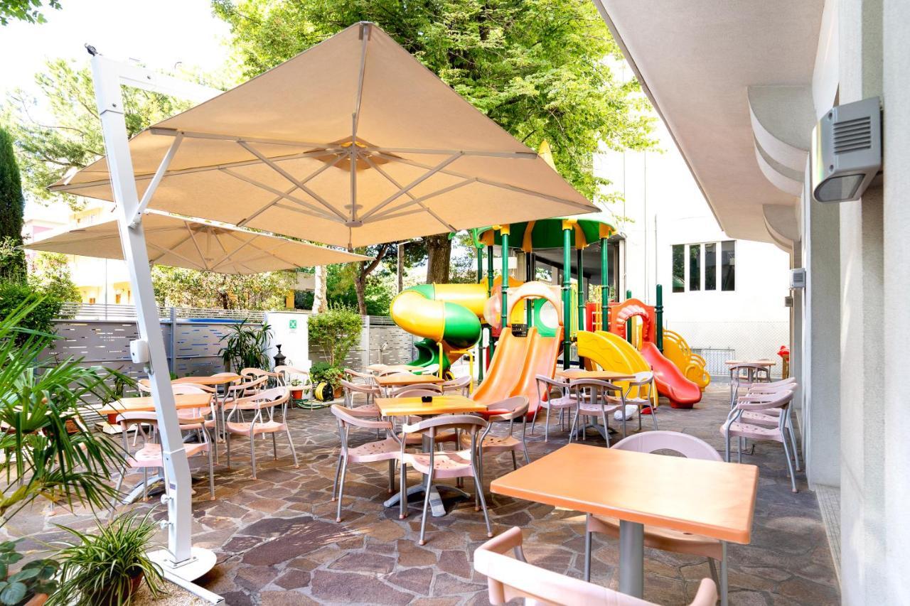 Hotel Angelus Ріміні Екстер'єр фото