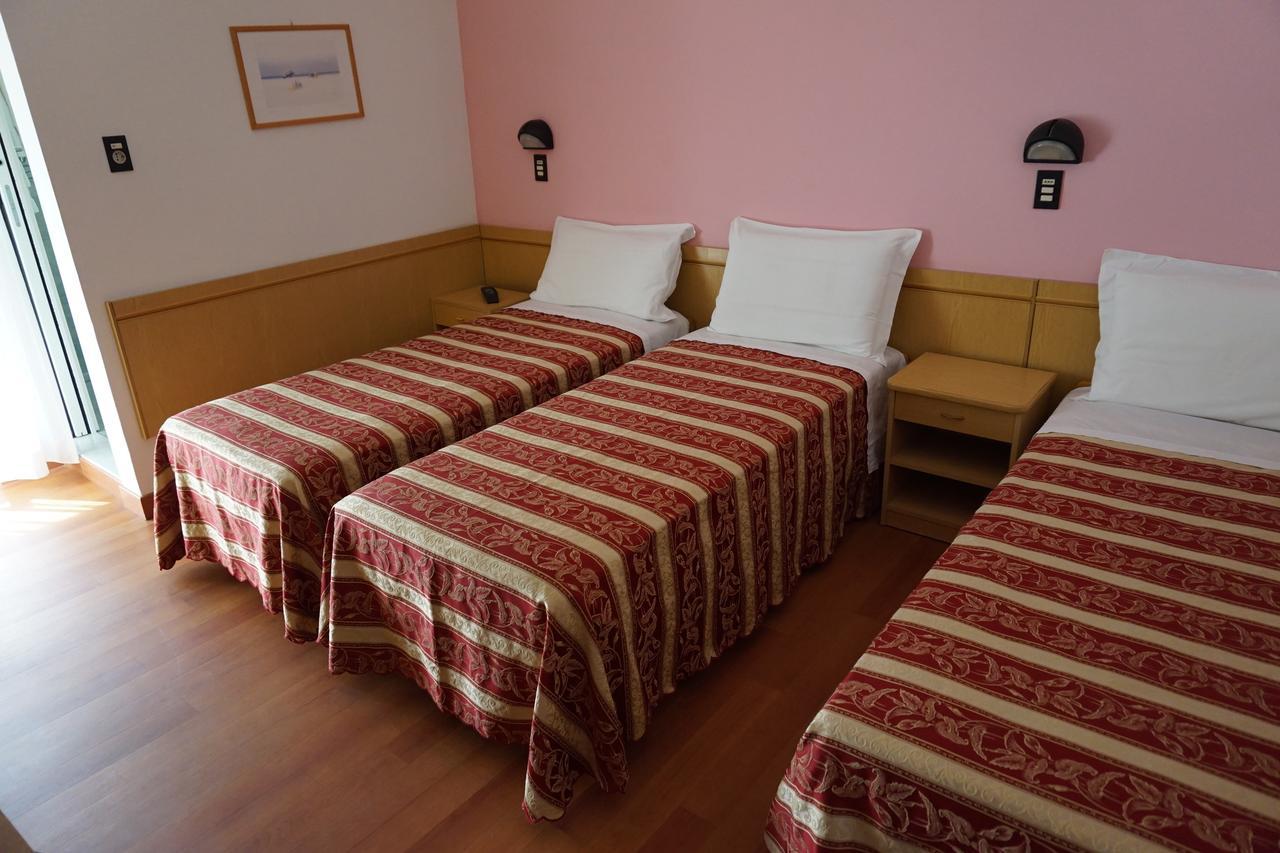 Hotel Angelus Ріміні Екстер'єр фото