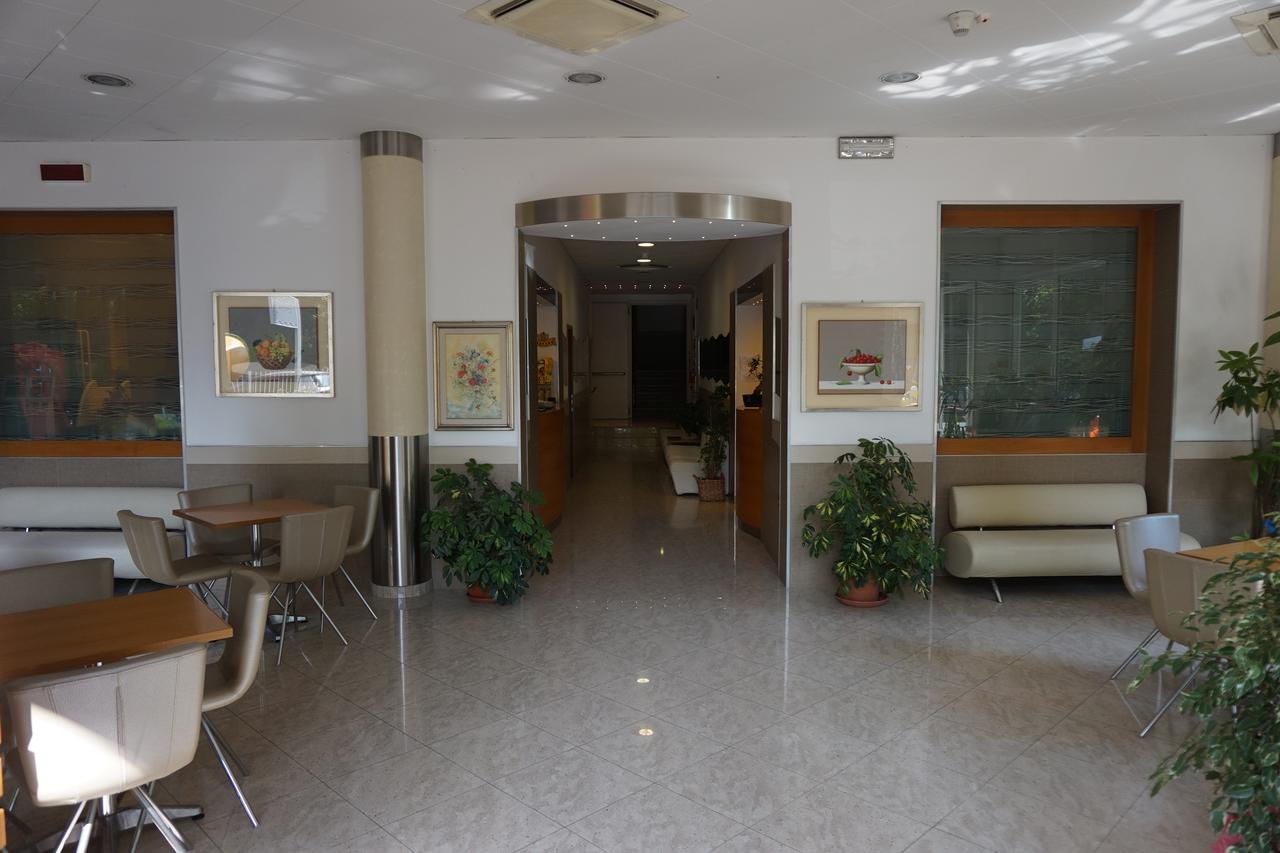 Hotel Angelus Ріміні Екстер'єр фото