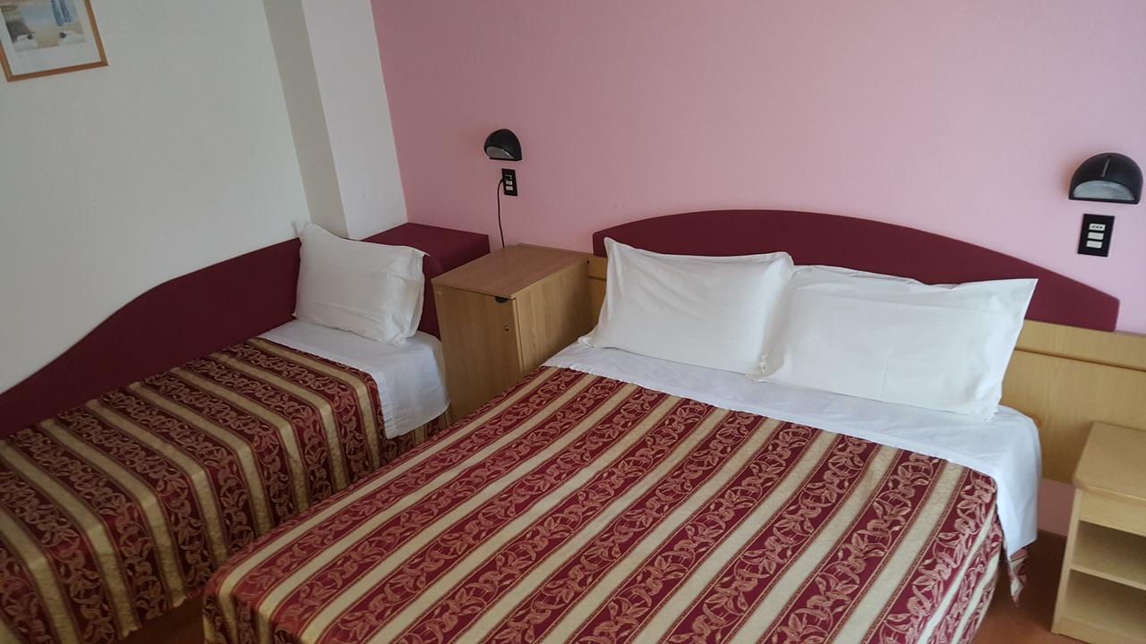 Hotel Angelus Ріміні Екстер'єр фото