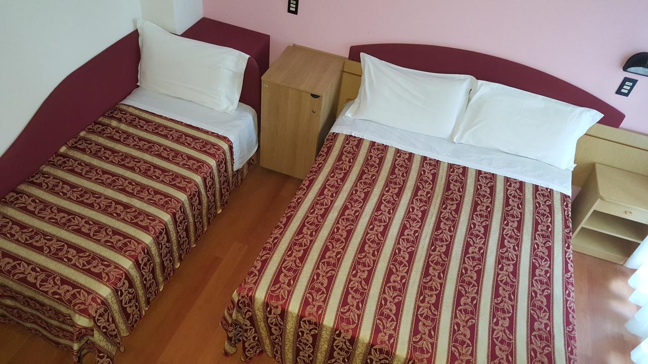 Hotel Angelus Ріміні Екстер'єр фото